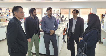 بازدید رئیس انستیتو تحقیقات تغذیه و صنایع غذایی کشور از آزمایشگاه کنترل مواد غذایی معاونت غذا ودارو استان هرمزگان