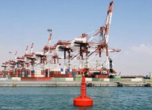 استقرار ۹ بویه برای نشانهگذاری مغروقههای جنگ تحمیلی در آبهای هرمزگان / افزایش ایمنی ناوبری با ۱۴۰ علامت کمک ناوبری